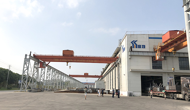 室外堆場:QD型電動雙梁橋式起重機(jī)_安徽省富煌鋼構(gòu)股份有限公司
